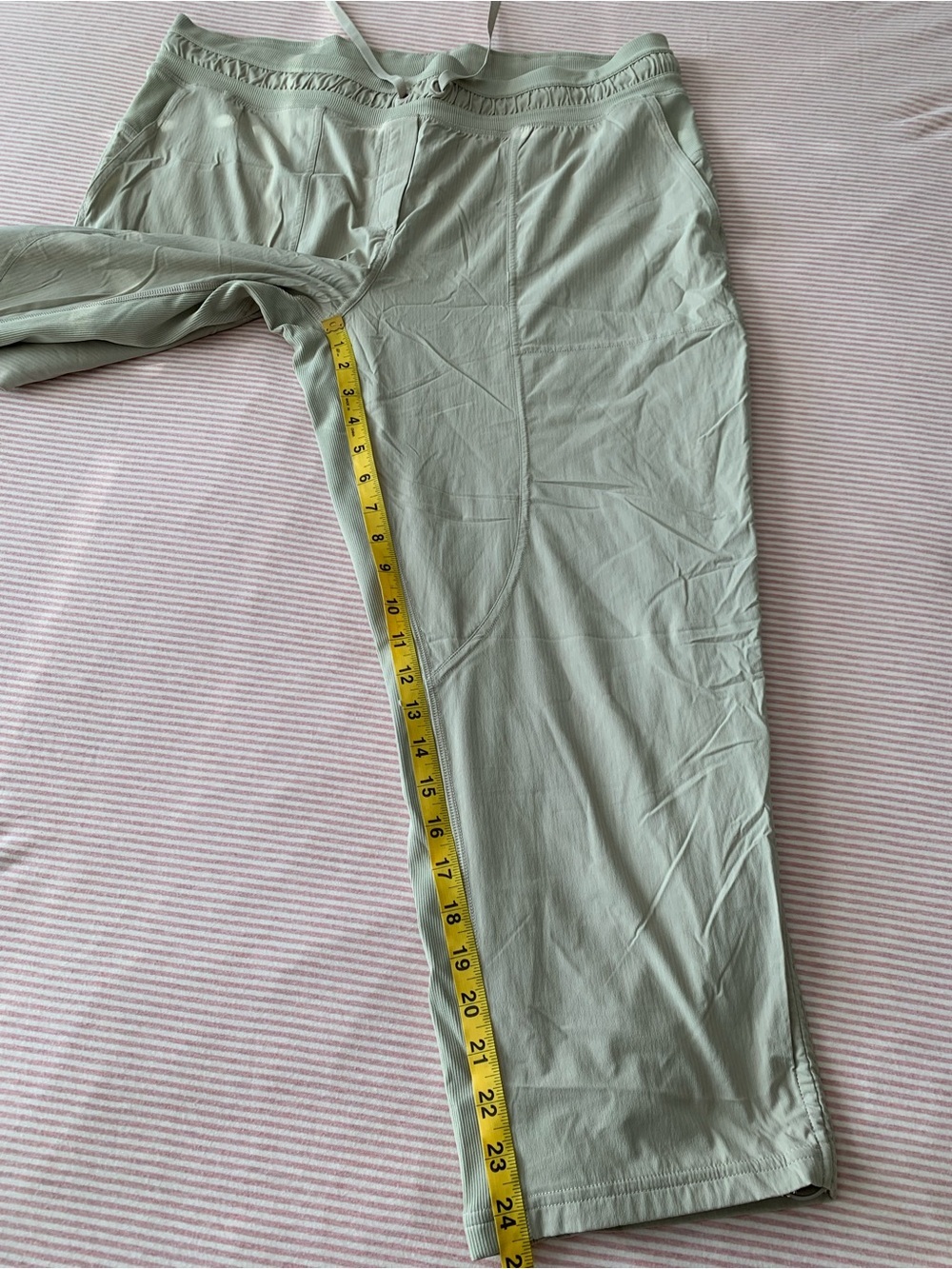 Lululemon cargo pant lined size 14 cropped - Picture 3 of 7